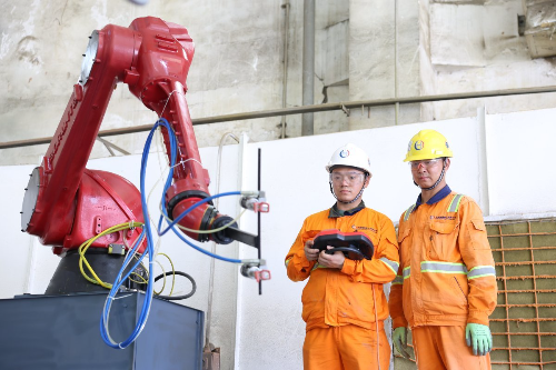 China's first intelligent coating production line for marine oil and gas equipment is put into use in Zhuhai